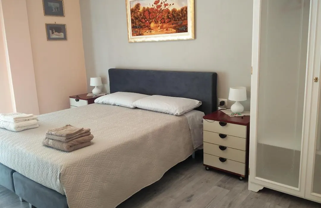 Julia B&B-1